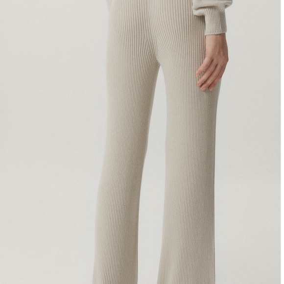 NWOT‼️Abercrombie & Fitch Wide Leg ribbed Knit Pants size M - Picture 2 of 7